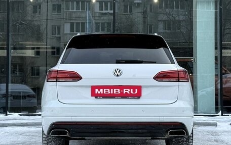 Volkswagen Touareg III, 2018 год, 4 680 000 рублей, 6 фотография