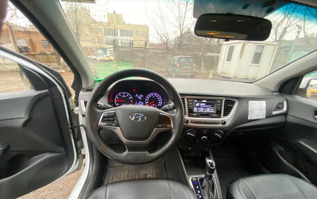 Hyundai Solaris II рестайлинг, 2020 год, 800 000 рублей, 4 фотография