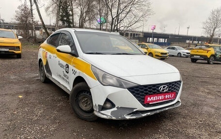 Hyundai Solaris II рестайлинг, 2020 год, 800 000 рублей, 2 фотография