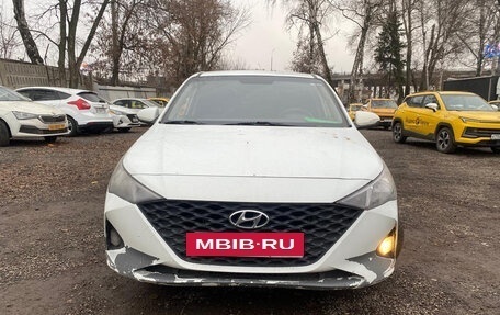 Hyundai Solaris II рестайлинг, 2020 год, 800 000 рублей, 12 фотография
