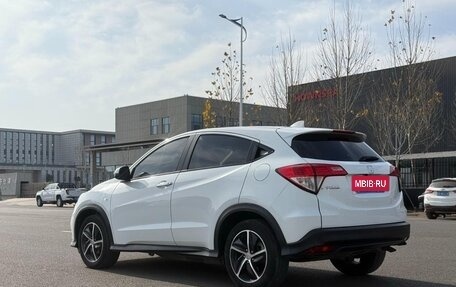 Honda Vezel, 2021 год, 1 685 000 рублей, 3 фотография