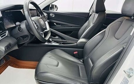 Hyundai Elantra, 2022 год, 1 650 000 рублей, 4 фотография