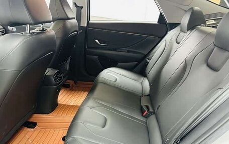 Hyundai Elantra, 2022 год, 1 650 000 рублей, 12 фотография