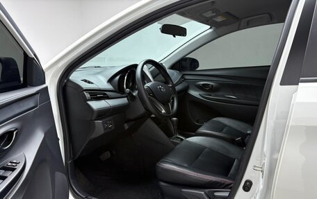 Toyota Yaris XP150 рестайлинг, 2022 год, 1 420 000 рублей, 4 фотография