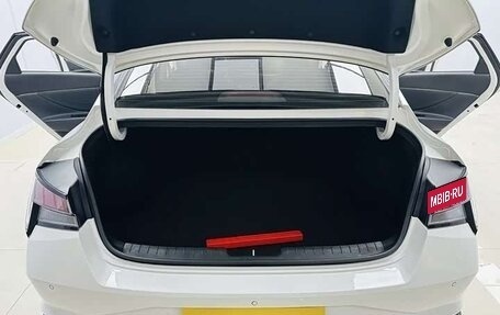 Hyundai Elantra, 2022 год, 1 650 000 рублей, 17 фотография