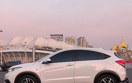 Honda Vezel, 2022 год, 1 650 000 рублей, 5 фотография