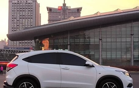 Honda Vezel, 2022 год, 1 650 000 рублей, 4 фотография