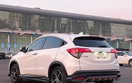 Honda Vezel, 2022 год, 1 650 000 рублей, 20 фотография
