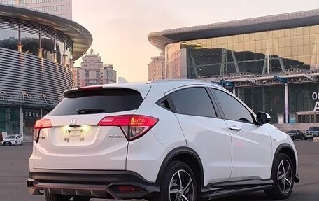 Honda Vezel, 2022 год, 1 650 000 рублей, 19 фотография
