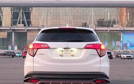 Honda Vezel, 2022 год, 1 650 000 рублей, 18 фотография