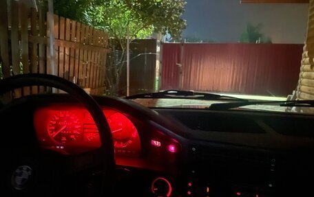 BMW 5 серия, 1984 год, 520 000 рублей, 13 фотография