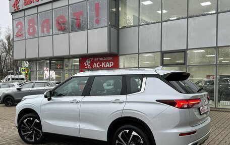 Mitsubishi Outlander, 2023 год, 4 299 000 рублей, 3 фотография