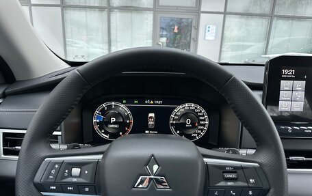 Mitsubishi Outlander, 2023 год, 4 299 000 рублей, 9 фотография