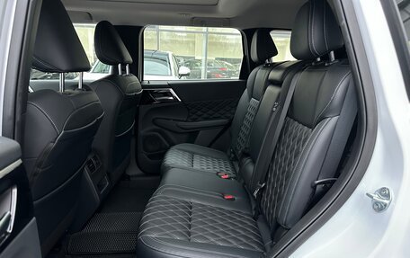 Mitsubishi Outlander, 2023 год, 4 299 000 рублей, 19 фотография