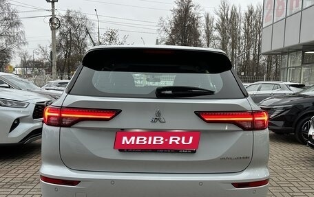Mitsubishi Outlander, 2023 год, 4 299 000 рублей, 20 фотография