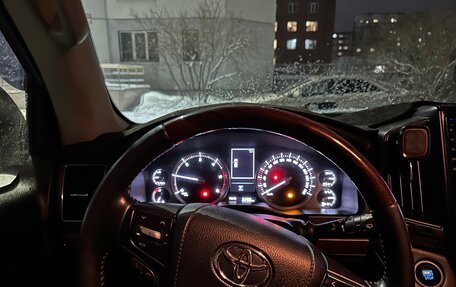 Toyota Land Cruiser 200, 2016 год, 5 300 000 рублей, 9 фотография