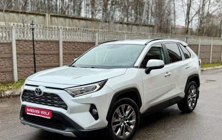 Toyota RAV4, 2021 год, 3 770 000 рублей, 1 фотография