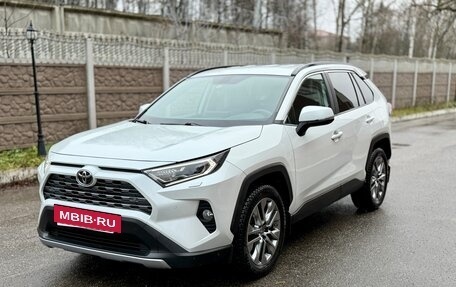 Toyota RAV4, 2021 год, 3 770 000 рублей, 2 фотография