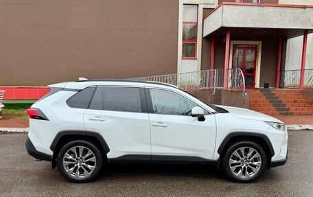 Toyota RAV4, 2021 год, 3 770 000 рублей, 5 фотография