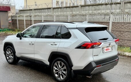 Toyota RAV4, 2021 год, 3 770 000 рублей, 8 фотография
