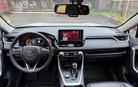 Toyota RAV4, 2021 год, 3 770 000 рублей, 27 фотография