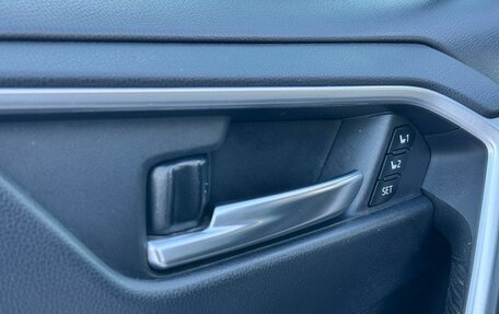 Toyota RAV4, 2021 год, 3 799 999 рублей, 16 фотография