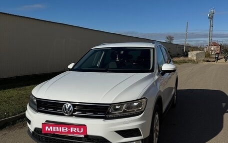 Volkswagen Tiguan II, 2017 год, 1 850 000 рублей, 2 фотография