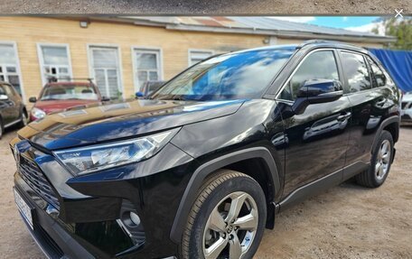 Toyota RAV4, 2021 год, 2 800 000 рублей, 2 фотография