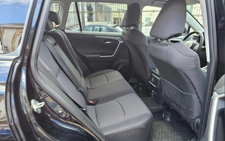 Toyota RAV4, 2021 год, 2 800 000 рублей, 14 фотография