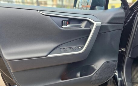 Toyota RAV4, 2021 год, 2 800 000 рублей, 10 фотография