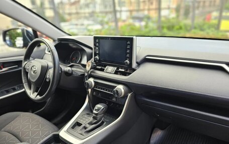 Toyota RAV4, 2021 год, 2 800 000 рублей, 16 фотография