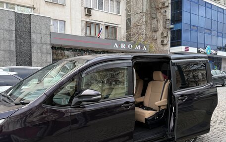 Toyota Noah III, 2014 год, 2 100 000 рублей, 4 фотография