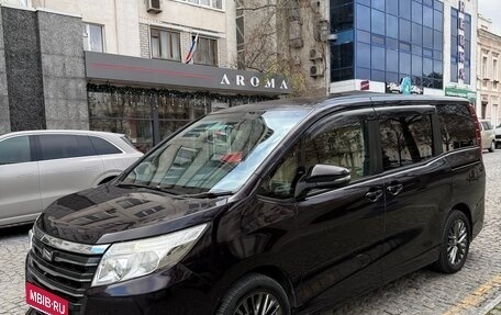 Toyota Noah III, 2014 год, 2 100 000 рублей, 1 фотография