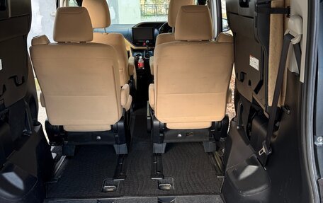 Toyota Noah III, 2014 год, 2 100 000 рублей, 13 фотография