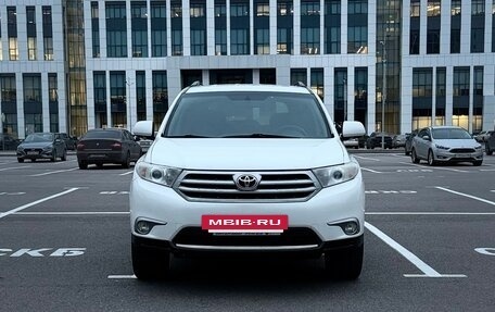 Toyota Highlander III, 2012 год, 1 470 000 рублей, 2 фотография