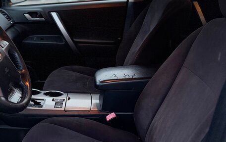 Toyota Highlander III, 2012 год, 1 470 000 рублей, 23 фотография