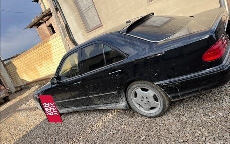 Mercedes-Benz E-Класс, 1999 год, 300 000 рублей, 2 фотография