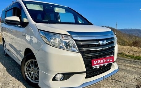 Toyota Noah III, 2015 год, 2 150 000 рублей, 1 фотография