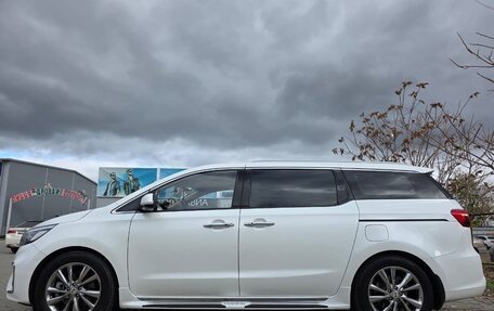 KIA Carnival III, 2019 год, 3 300 000 рублей, 2 фотография