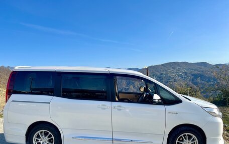 Toyota Noah III, 2015 год, 2 150 000 рублей, 6 фотография