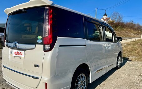 Toyota Noah III, 2015 год, 2 150 000 рублей, 2 фотография