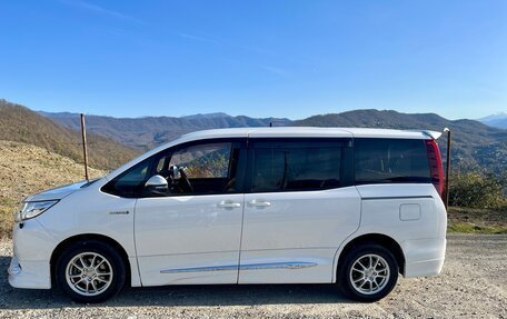 Toyota Noah III, 2015 год, 2 150 000 рублей, 3 фотография