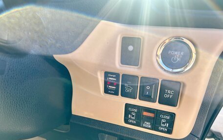 Toyota Noah III, 2015 год, 2 150 000 рублей, 11 фотография