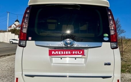 Toyota Noah III, 2015 год, 2 150 000 рублей, 4 фотография
