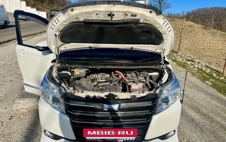 Toyota Noah III, 2015 год, 2 150 000 рублей, 8 фотография