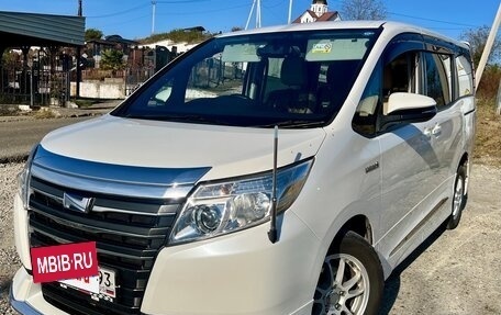 Toyota Noah III, 2015 год, 2 150 000 рублей, 9 фотография