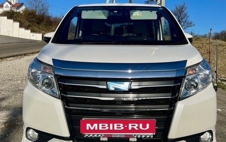 Toyota Noah III, 2015 год, 2 150 000 рублей, 7 фотография