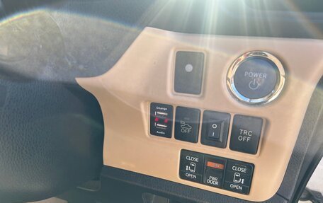 Toyota Noah III, 2015 год, 2 150 000 рублей, 12 фотография