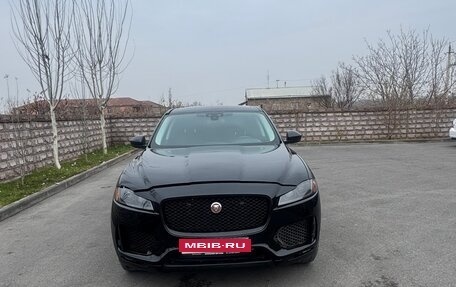 Jaguar F-Pace, 2017 год, 1 900 000 рублей, 1 фотография