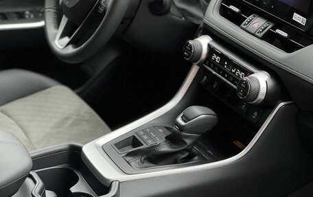 Toyota RAV4, 2025 год, 4 190 000 рублей, 24 фотография